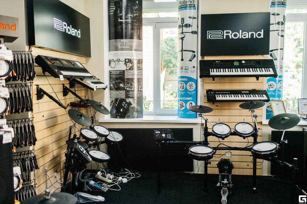 Музыкальные инструменты Roland